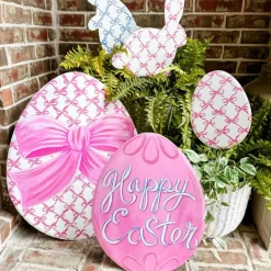 The Round Top Collection Bowtiful Egg Yard Display